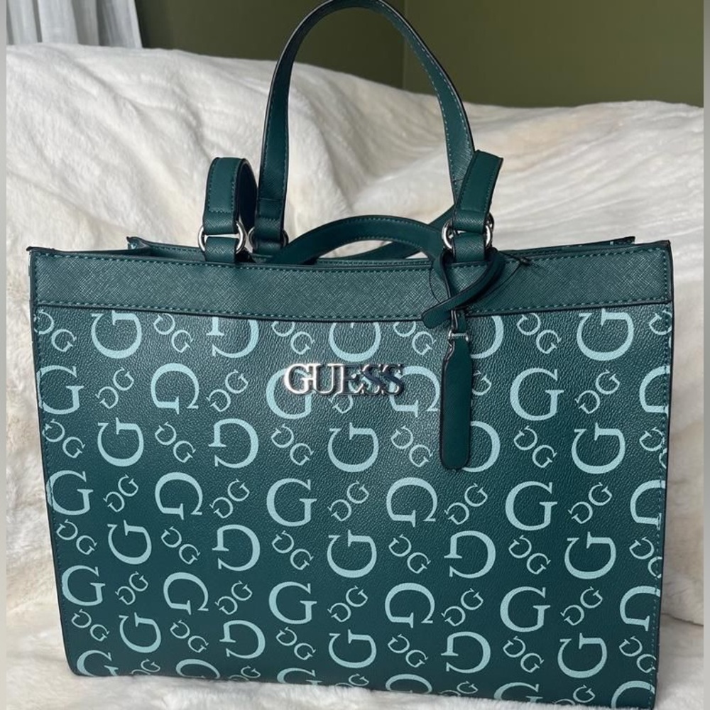 Amazing and Authentic GUESS handbag at low price.